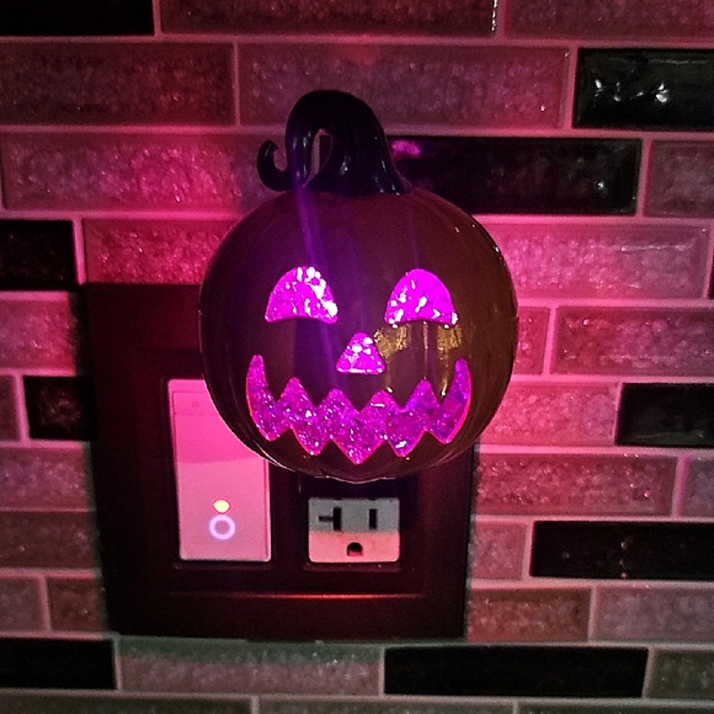 Bath & Body Works Halloween Pumpkin Night Light Wallflower - Purple and Black
